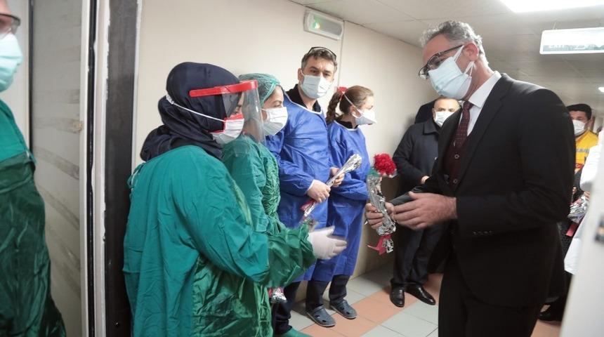 Belediye başkanından sağlık çalışanlarına moral ziyareti