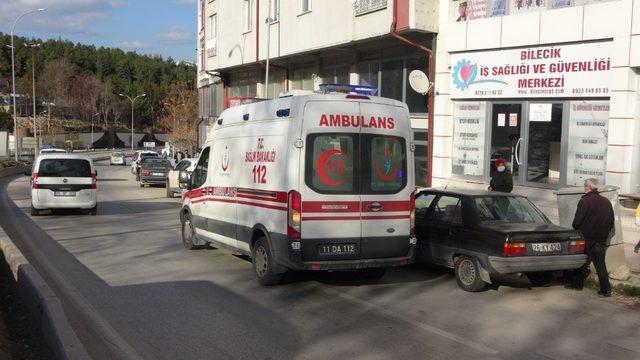 Bilecik’te yaya geçidinde karşıya geçen yayaya otomobil çarptı