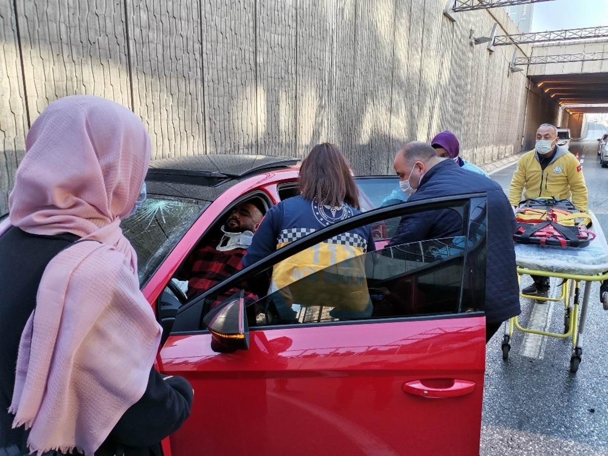 Otomobil halk otob&uuml;s&uuml;ne arkadan &ccedil;arptı: 1 yaralı