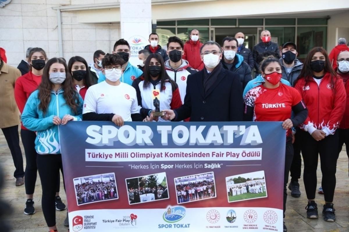 Vali Balcı&rsquo;ya T&uuml;rkiye fair play şeref diploması &ouml;d&uuml;l&uuml;