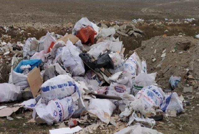 Araziye inşaat artığı molozları dökerken jandarma yakaladı