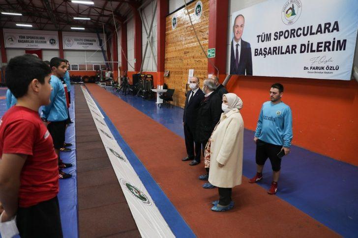 Başkan Özlü, güreşçilerle bir araya geldi G2