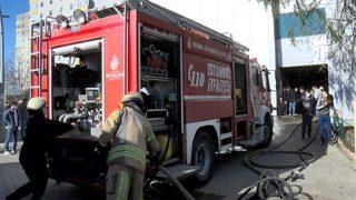 Büyükçekmece'de 8 katlı iş yerinde korkutan yangın