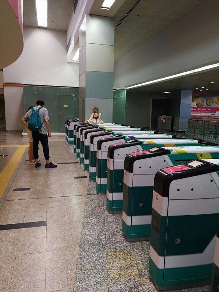 Malezya trenlerinde korkunç bebek uygulaması G2