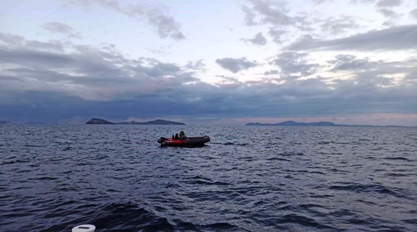 Yakıt koymayı unutunca deniz ortasında mahsur kaldı