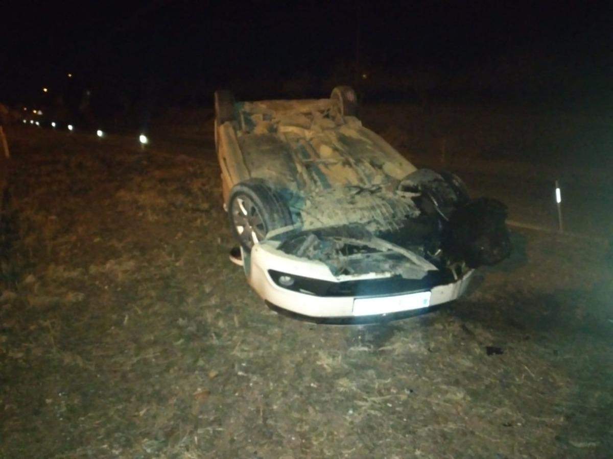 K&ouml;peğe &ccedil;arpmamak i&ccedil;in takla attı: 2 yaralı