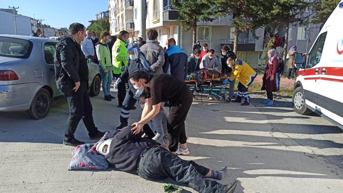 Kazada eşinin &ouml;ld&uuml;ğ&uuml;n&uuml; zanneden motosiklet s&uuml;r&uuml;c&uuml;s&uuml; dakikalarca g&ouml;zyaşı d&ouml;kt&uuml;