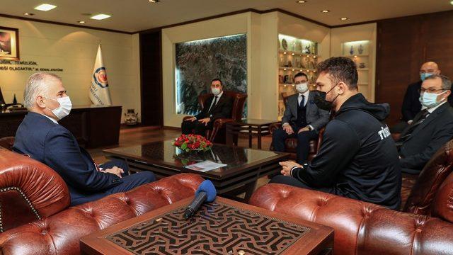 Milli Güreşçi Karadeniz’den Başkan Zolan’a ziyaret