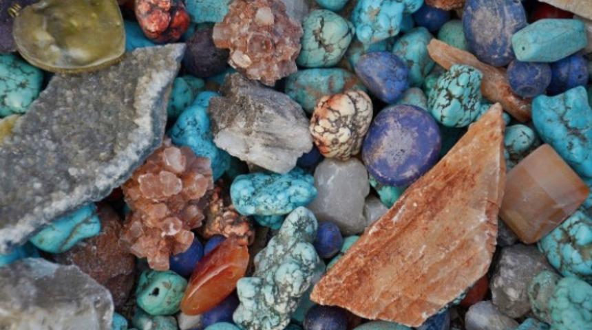 Firuze taşı nedir? Kullanıldığı yerler ve özellikleri nelerdir? Faydaları var mıdır?