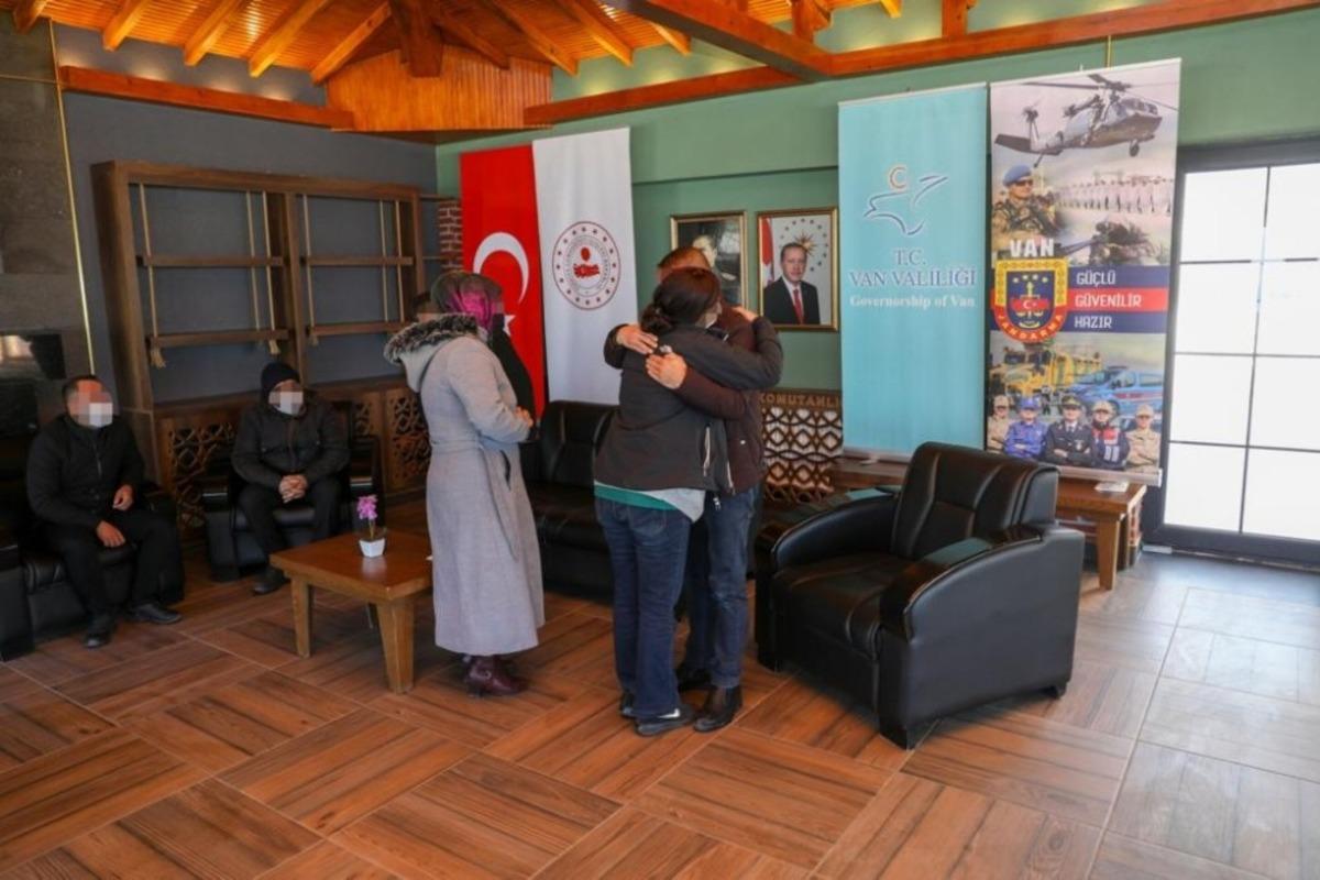 Teslim olan PKK&rsquo;lı ailesiyle buluştu