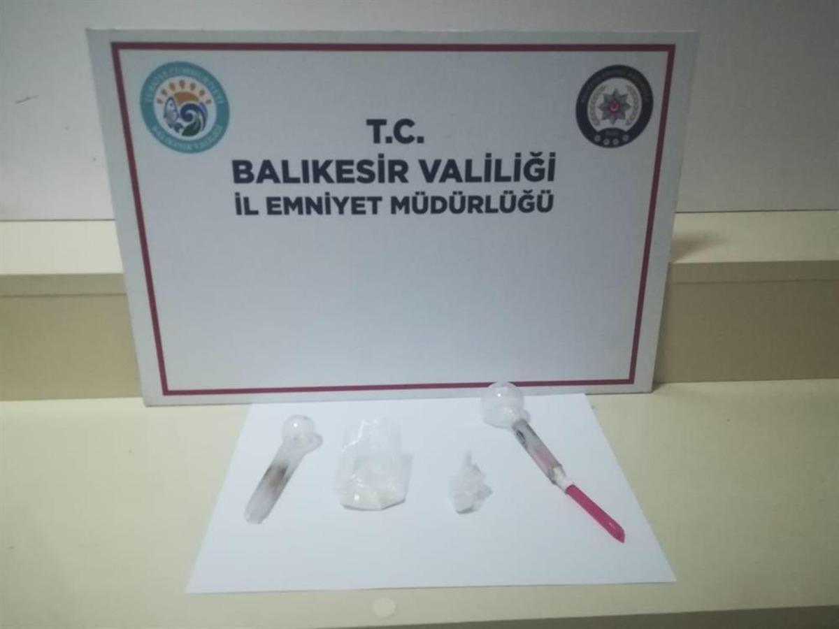 Balıkesir&rsquo;de 21 uyuşturucu ş&uuml;phelisinden 3&rsquo;&uuml; tutuklandı