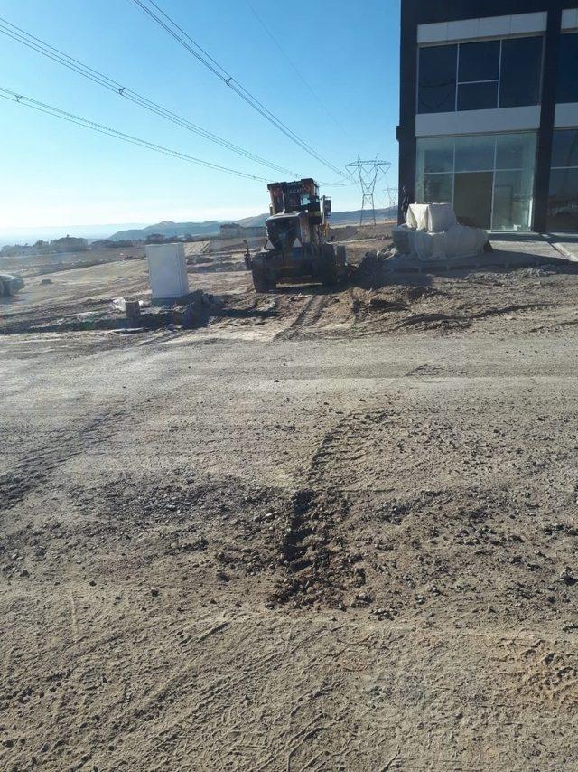 Yeni hastane çevresindeki yol açma çalışmaları devam ediyor