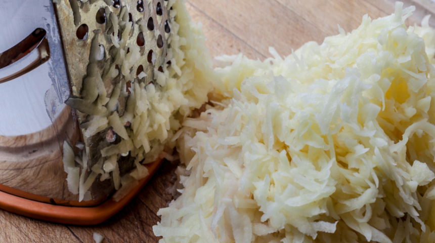 Cildi porselen gibi beyazlatan ve parlatan p&uuml;f noktaları! Patates suyunu 7 g&uuml;n boyunca...