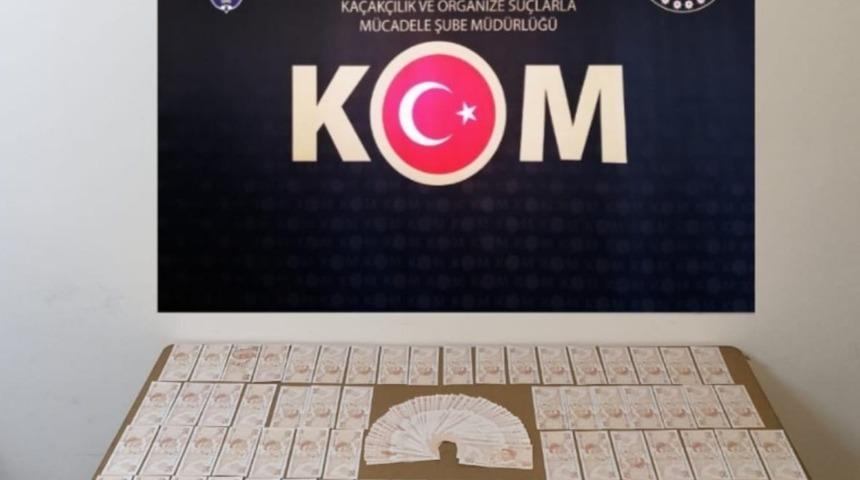 L&uuml;ks ara&ccedil;ta binlerce sahte TL ele ge&ccedil;irildi