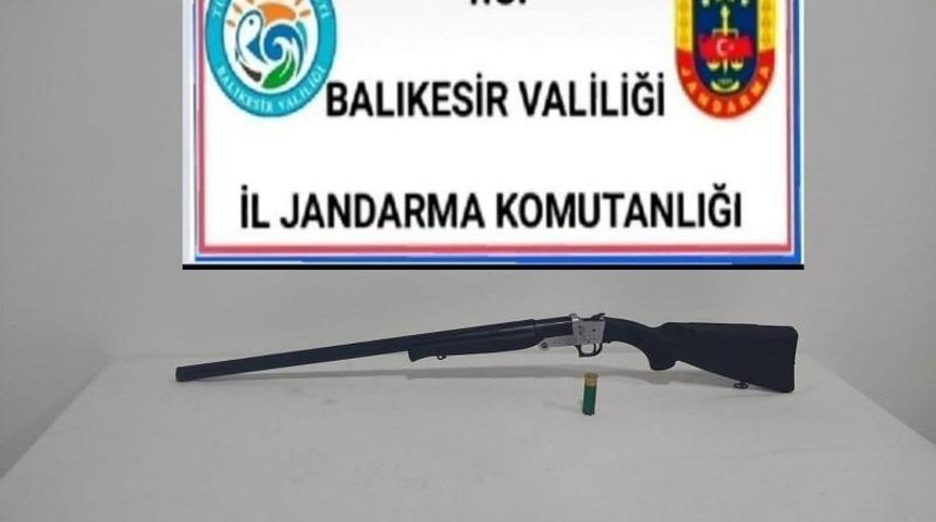 Balıkesir&rsquo;de jandarma ekipleri 18 aranan şahsı yakaladı