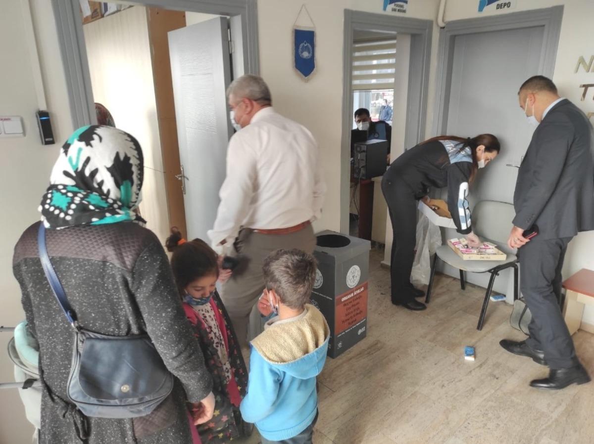 Dilencinin birka&ccedil; saatte topladığı para şok etti