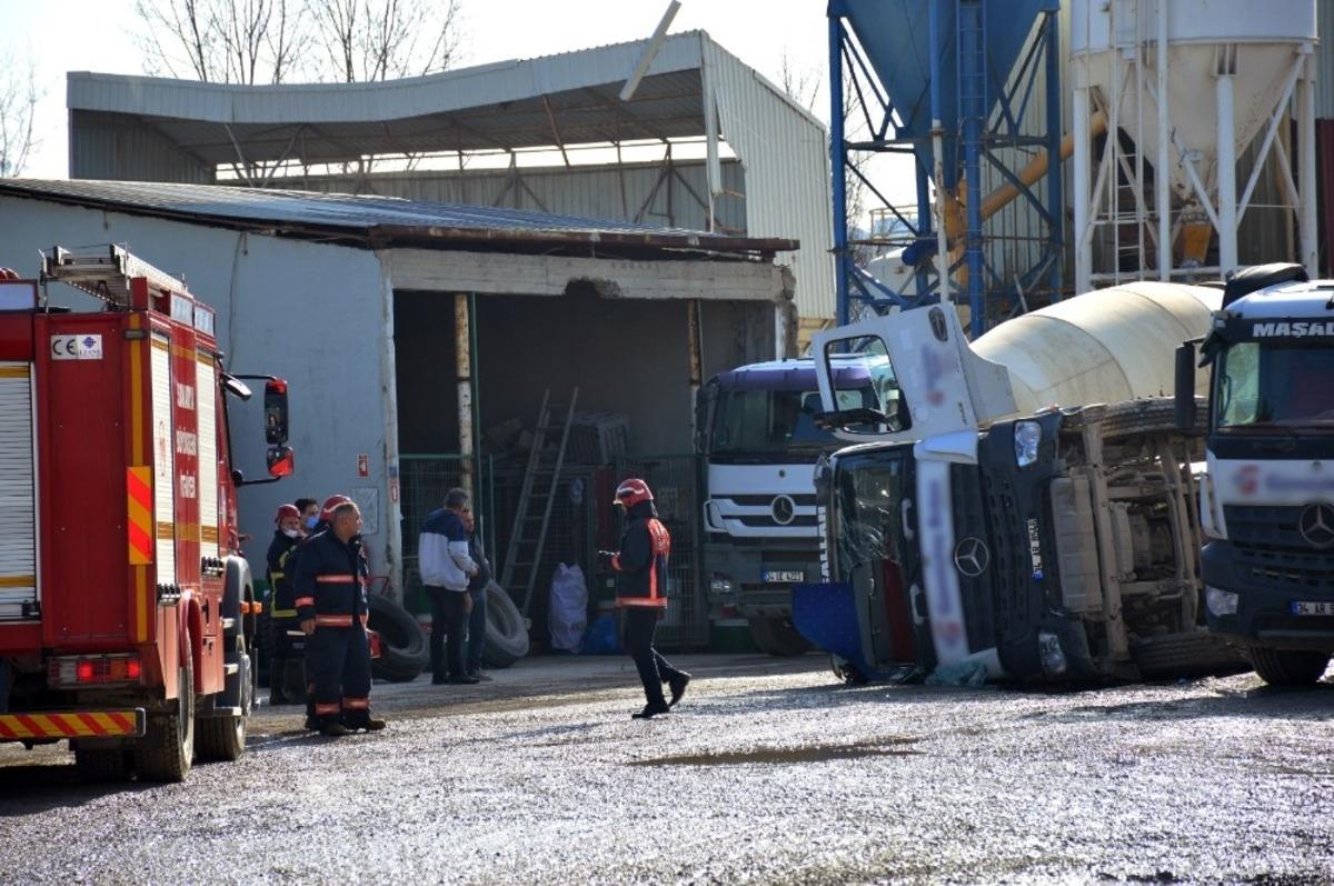 Kantara &ccedil;ıkartılan beton mikseri devrildi: 1 yaralı