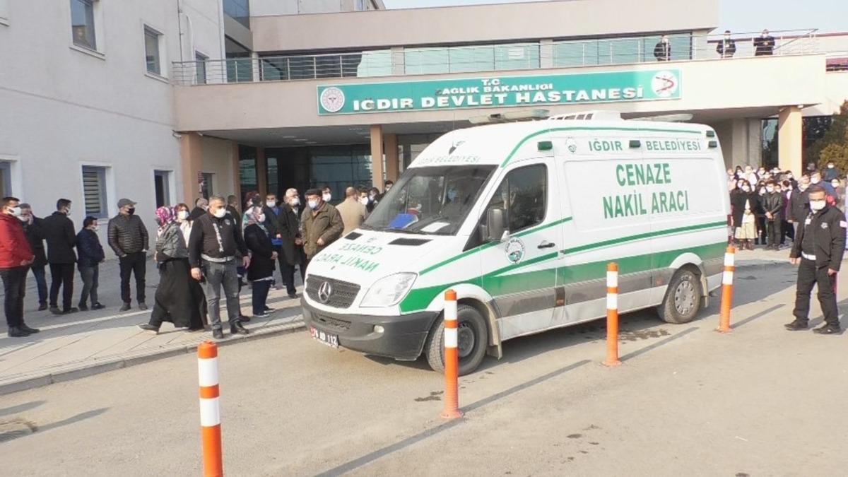 Korona vir&uuml;se yenik d&uuml;şen doktor son yolculuğuna uğurlandı