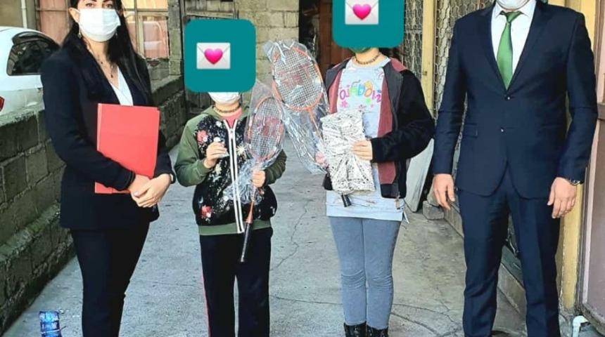 Sosyal Hizmetlerden dezavantajlı &ccedil;ocuklara hediye yağdı