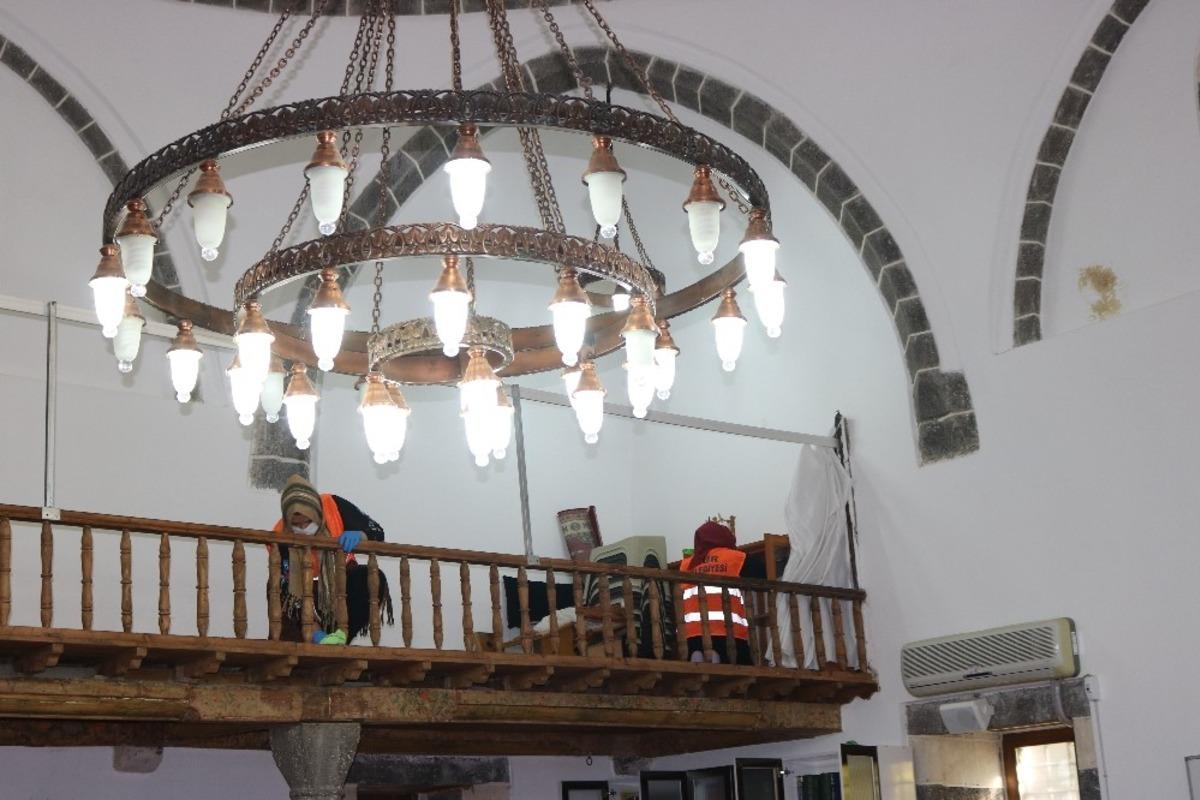 Sur&rsquo;daki 38 camide temizlik &ccedil;alışmaları başlatıldı