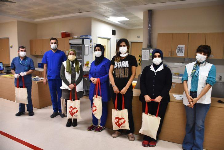 Genç Yeryüzü Doktorları Topluluğu, sağlık çalışanlarına "motivasyon kiti" dağıttı G1