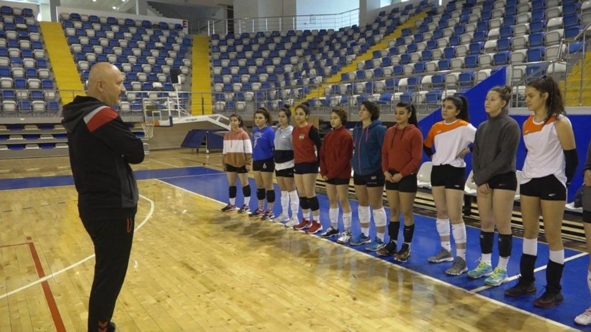 Yeşilyurt Belediyespor kadın voleybol takımı b&ouml;lgesel lige odaklandı