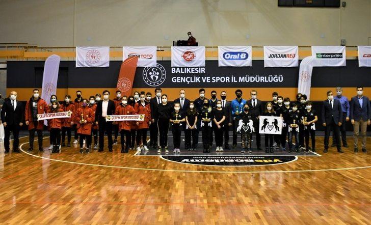 Triatlon şampiyonları ödüllerini aldı G1