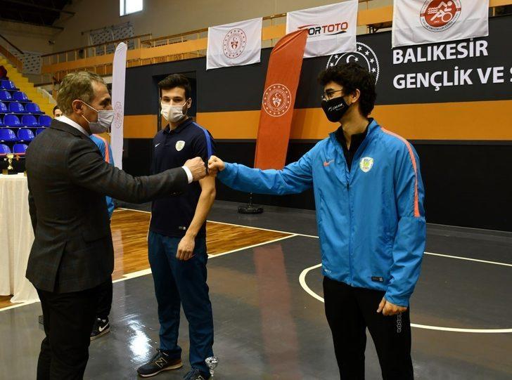 Triatlon şampiyonları ödüllerini aldı G3