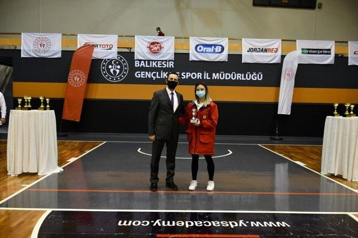 Triatlon şampiyonları ödüllerini aldı G4