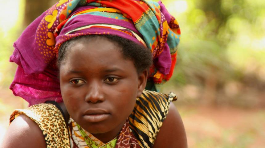 Afrika'daki korkun&ccedil; gelenek: Ergenliğe giren kızlar 'sırtlan'larla cinsel ilişkiye girmeye zorlanıyor