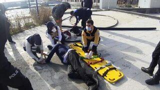 Büyükçekmece'de denize atlayan kişiyi zabıta kurtardı