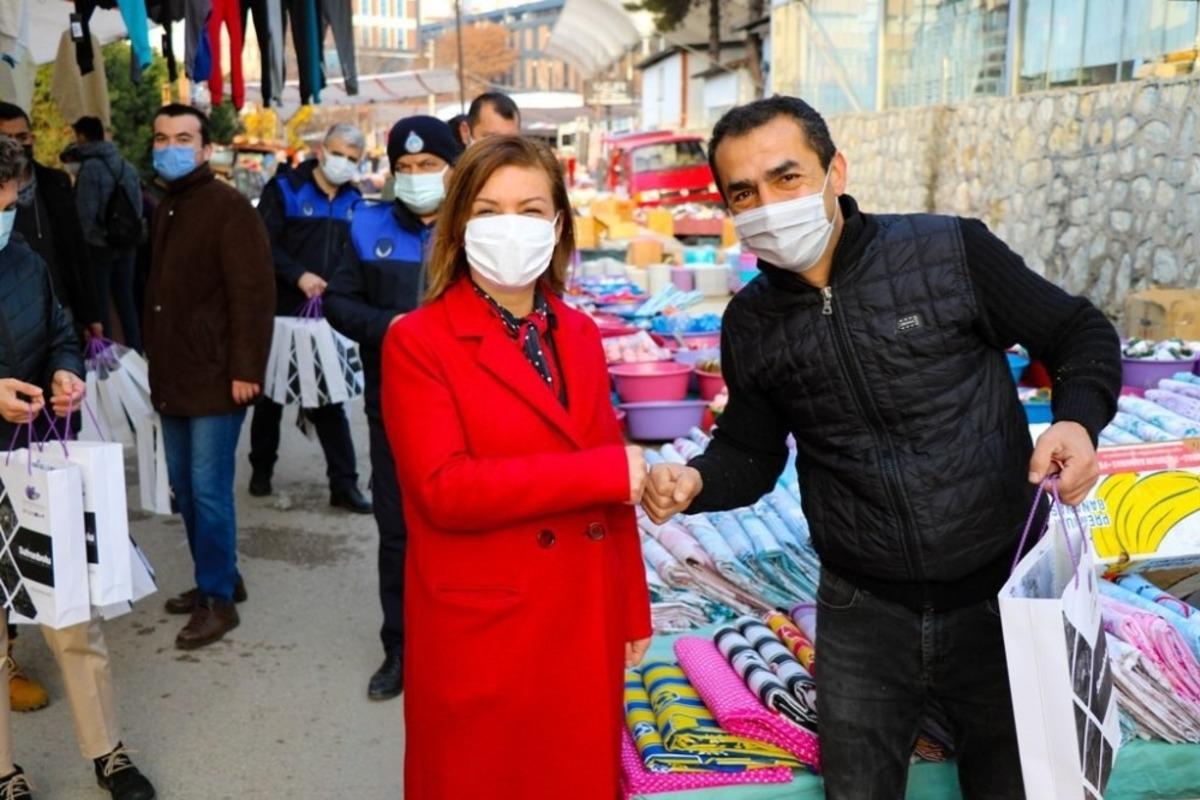 Başkan K&ouml;se pazarcı esnafının yeni yılını kutladı