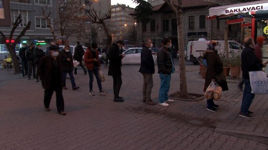 Kayseri&rsquo;de yılbaşı kısıtlaması &ouml;ncesi alışveriş yoğunluğu