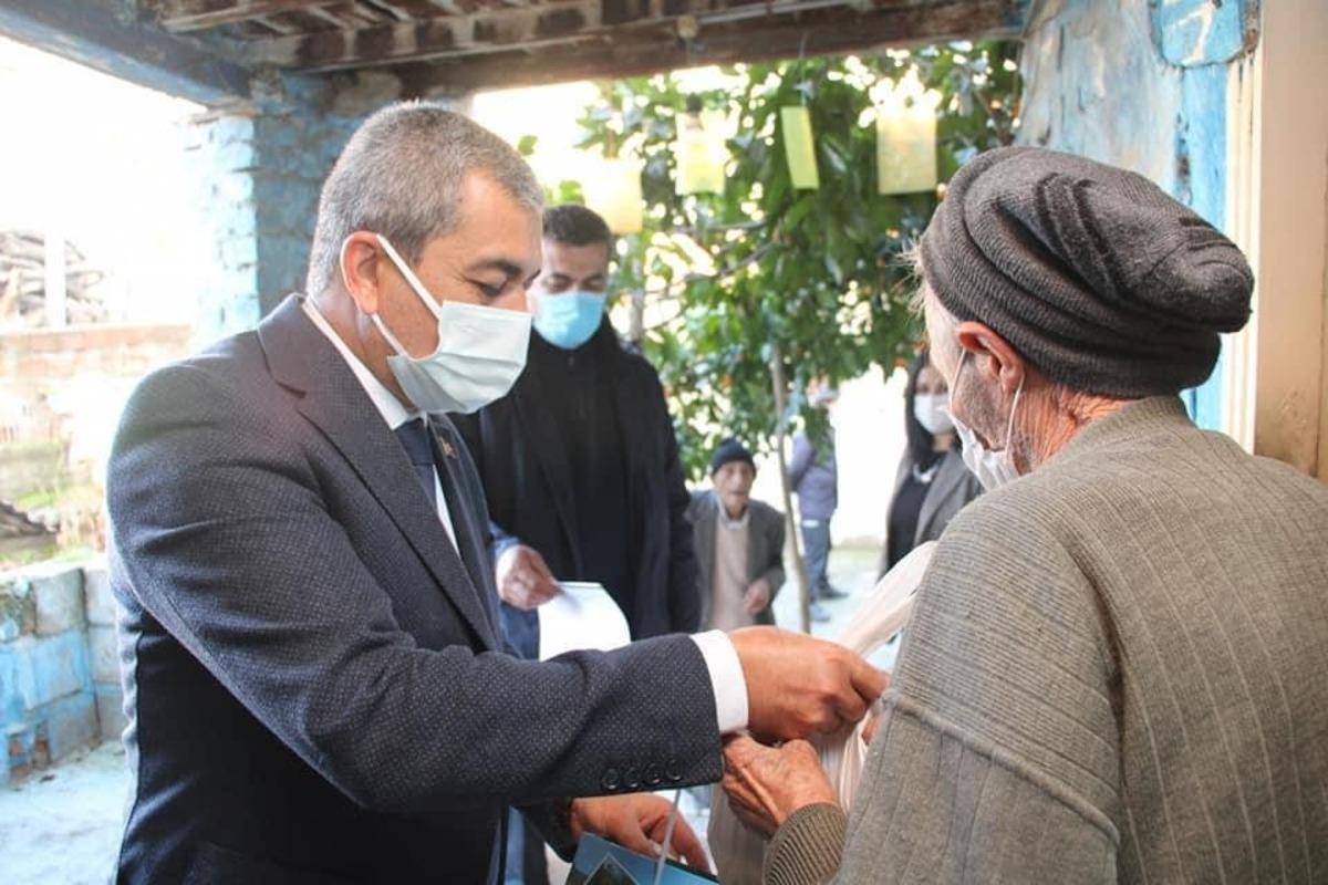 Ko&ccedil;arlı&rsquo;da yaşlı &ccedil;ınarların yeni yıl yemekleri başkan Kaplan&rsquo;dan