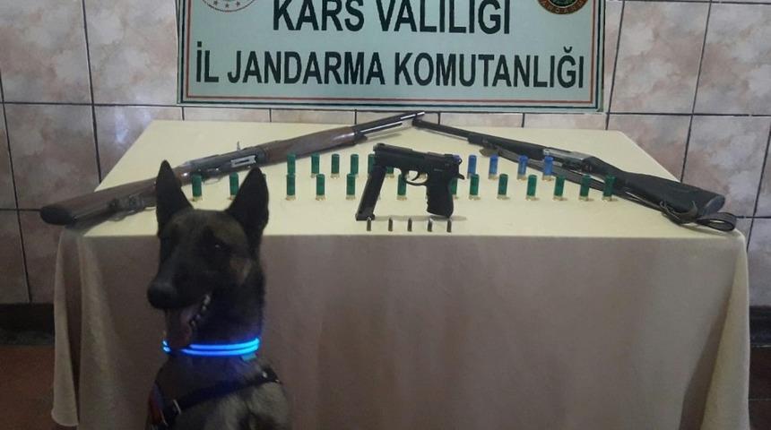 Kars&rsquo;ta jandarmadan ruhsatsız silah operasyonu