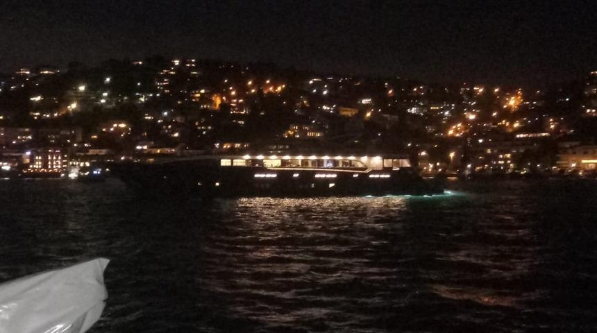 İstanbul Boğazı&rsquo;nda ka&ccedil;ak yılbaşı eğlencesine polis baskını