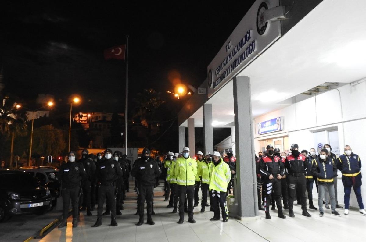 &Ccedil;eşme polisi 300&rsquo;&uuml; aşkın personelle yılbaşı mesaisinde