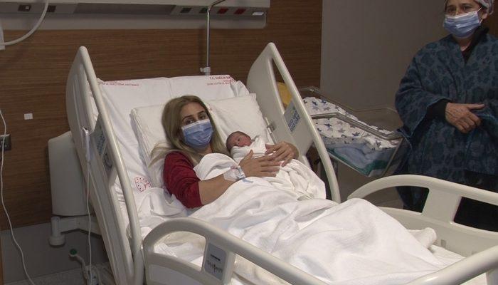 Koronavirüsü yenen anne yeni yılın ilk bebeğini dünyaya getirdi