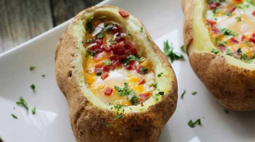 Patates Yatağında Sucuklu Yumurta