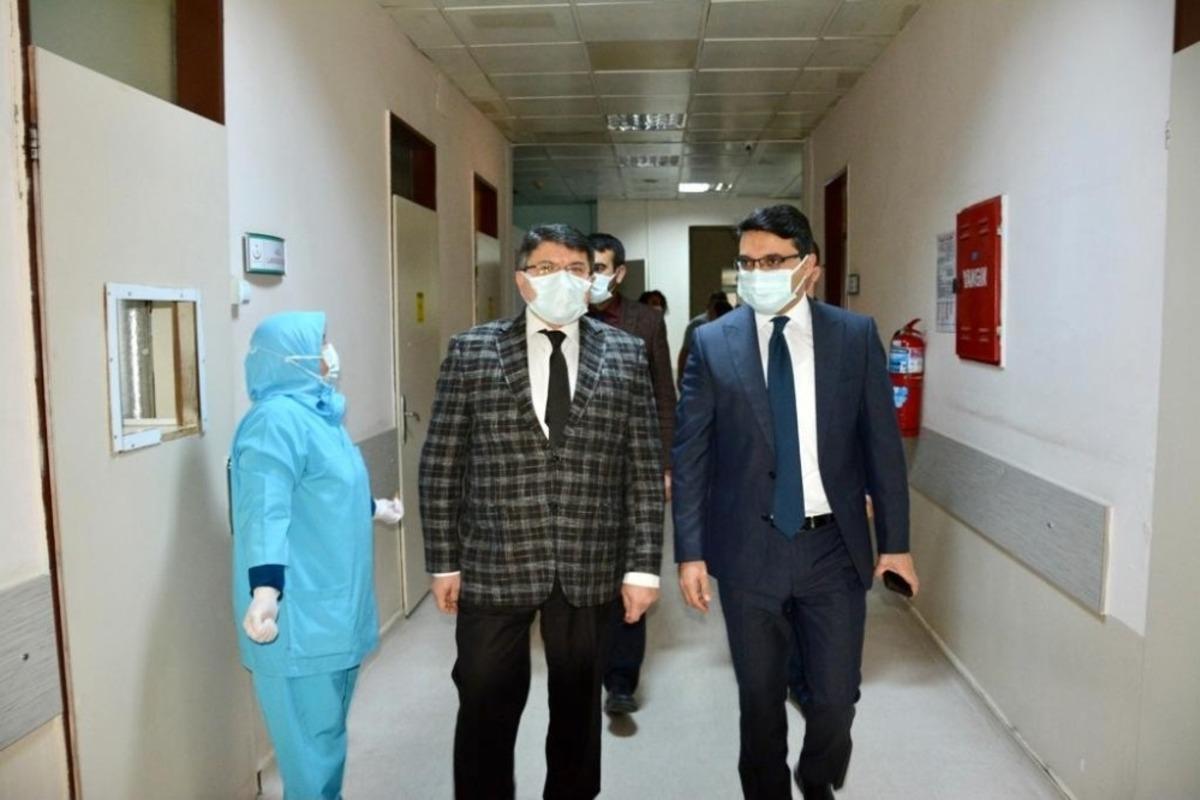 Kaymakam &Uuml;nsal, sağlık &ccedil;alışanlarının yeni yılını kutladı