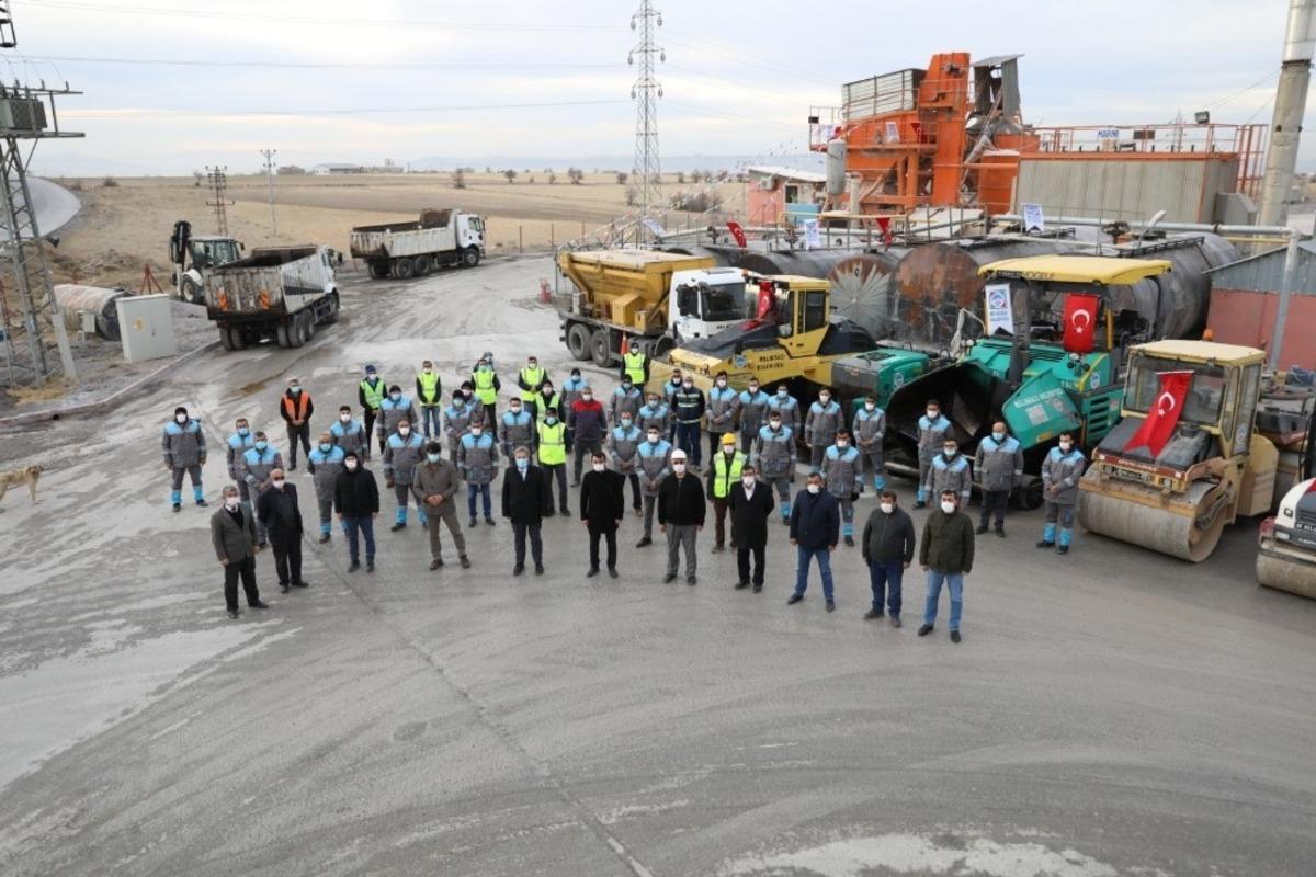 Başkan Palancıoğlu 1 yılda rekor asfalt yol yapan ulaşım ekibine teşekk&uuml;r etti