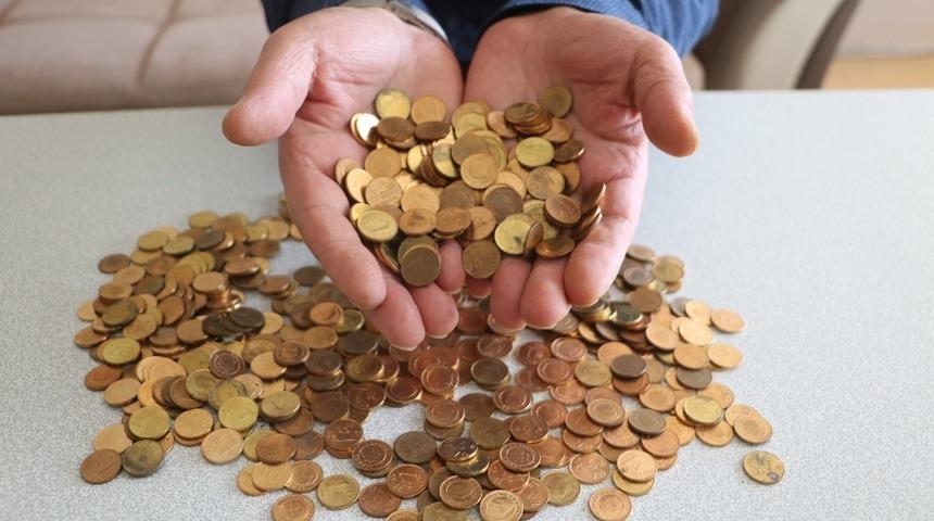 1 yıl boyunca 1 kuruşları biriktirdi