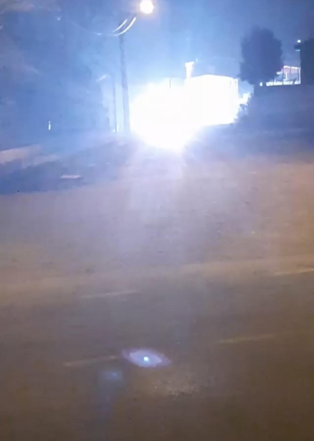 Elektrik kablolarını kesip, kıvılcım yaptılar