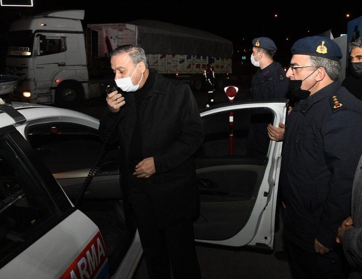 Vali Su, yılbaşı gecesi görev yapan güvenlik güçlerini ziyaret etti G1