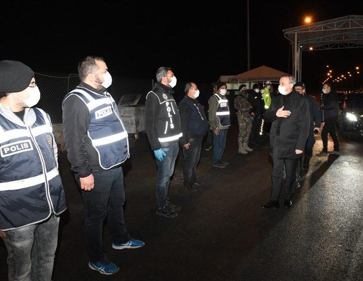 Vali Su, yılbaşı gecesi görev yapan güvenlik güçlerini ziyaret etti G3