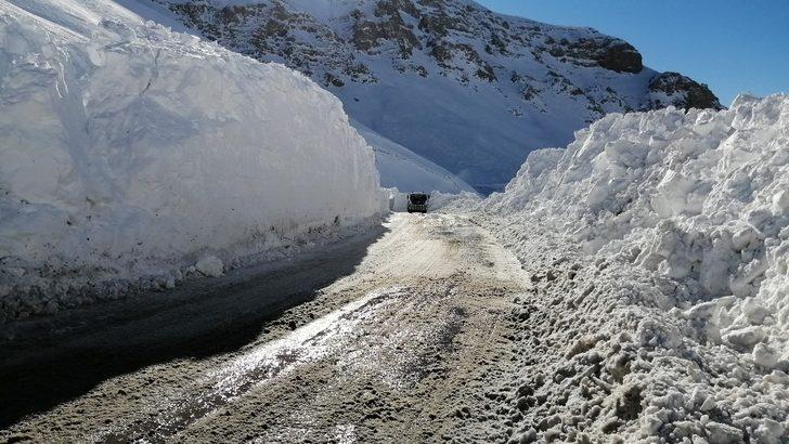 Van-Bahçesaray yolu kontrollü ulaşıma açıldı G4