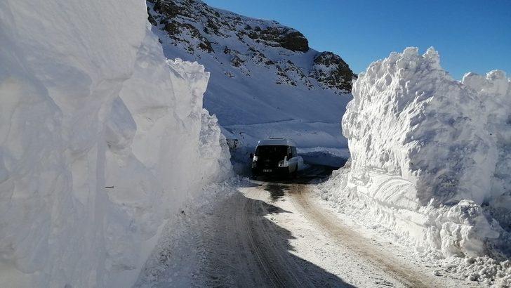 Van-Bahçesaray yolu kontrollü ulaşıma açıldı G5