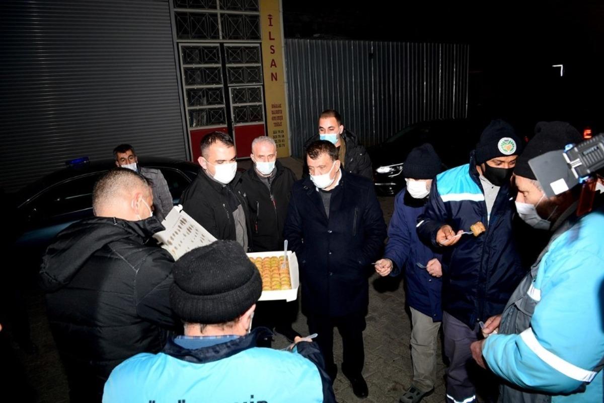 Başkan G&uuml;rkan yeni yıla g&ouml;revi başında giren personelleri ziyaret etti