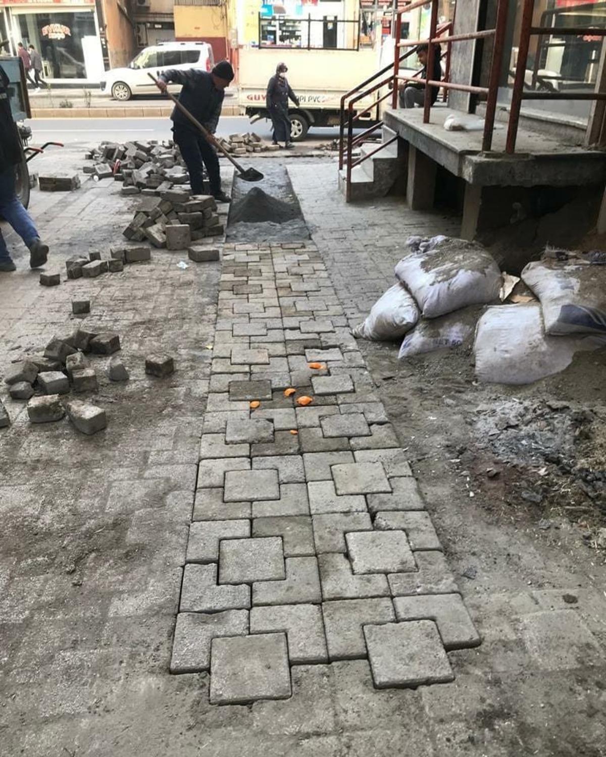 Bağlar&rsquo;da cadde ve sokaklara ilmik ilmik hizmet d&ouml;şeniyor