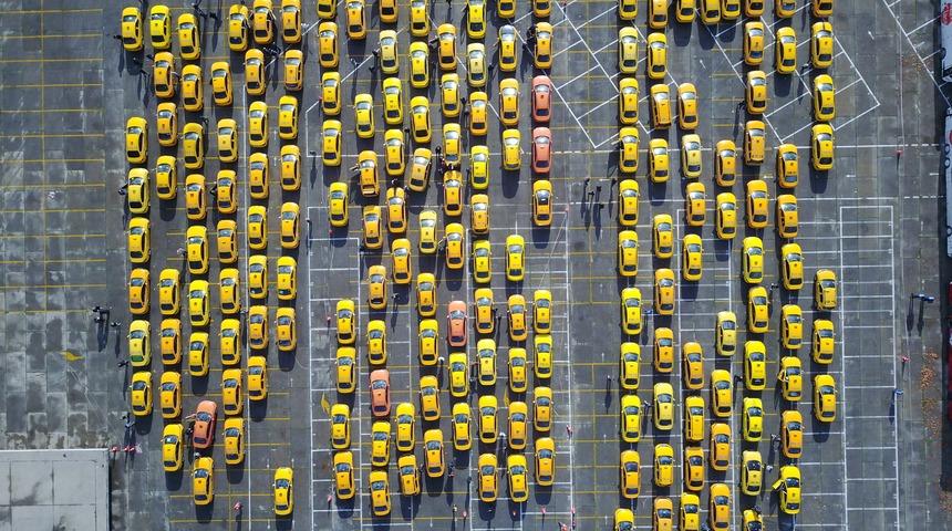 Taksimetre cihazlarını güncellemek isteyen taksiciler, Yenikapı'ya akın etti